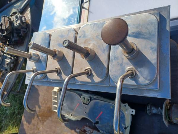 SAUCE/CONDIMENT 4 PLACE PUMP STATION STAINLESS PUMPS 1