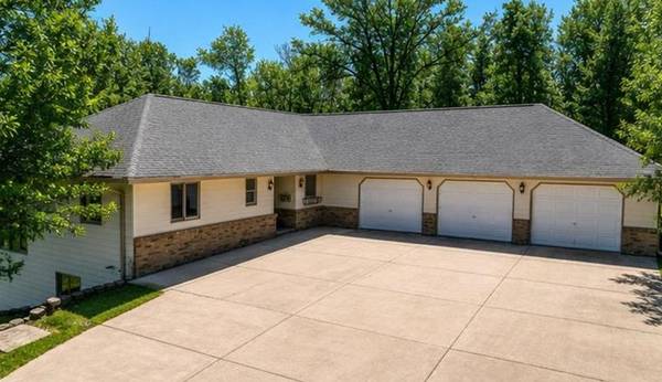 **🏡 5BR Home on 2.19 Acres | 6 Garage Stalls | Bemidji, MN | $439,500 1
