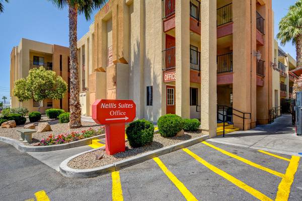 $349 / 2br - 450ft2 - BEST PRICES IN TOWN (4555 LAS VEGAS BLVD N, LAS VEGAS, NV)63859501935873124