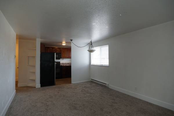 $1,245 / 1br - 750ft2 - Spacious top floor one bedroom apartment with a large private balcony (Tukwila)63814660925699124
