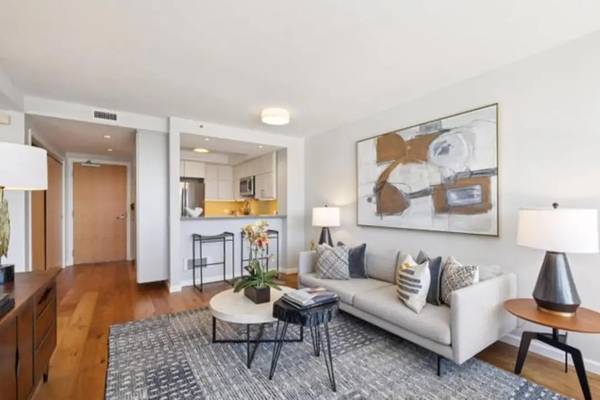 $1,001 / 1br - 680ft2 - Living—1BR/1BA in laundry in unit (Tenderloin)64000756161923124