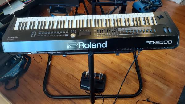 Roland RD-2000 Digital Pro Stage Piano 1
