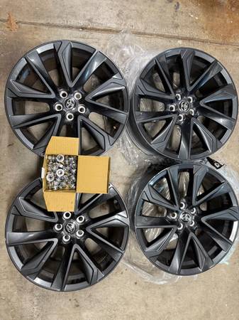 18" Toyota Corolla SE Wheel Rim Factory OEM 2024 Grey 1