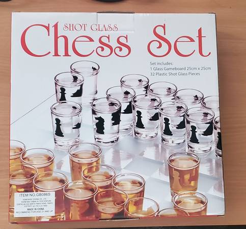 New and Never use, Short Glass Chess Set 1