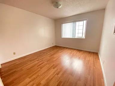 $1,420 / 2br - Bright 2 BD with Hardwood Floors & High Ceilings63965991407362124