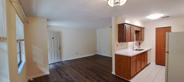 $1,100 / 2br - 810ft2 - Convenient Location! (1715 SW 69th Way #A Gainesville, FL)63822865229057122