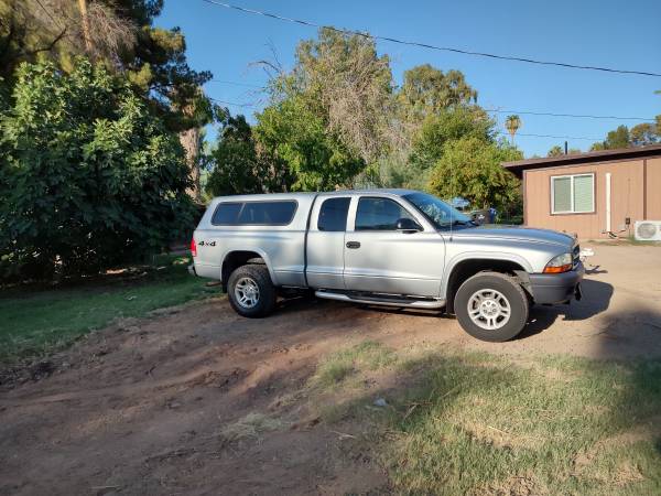 2004 Dodge Dakota 4wd  - 114,100 miles w/ camper shell - $7,900 (Phoenix)63469902711169124