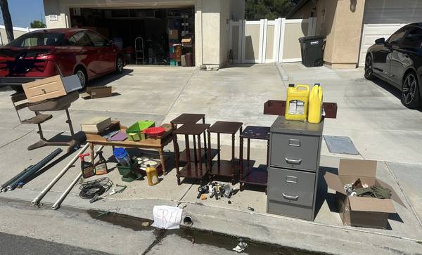 Free vintage desk coffee end tables file cabinet etc free stuff Free vintage desk coffee end tables file cabinet etc free stuff