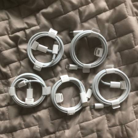 Apple Lightning Jack to USB-C Charging Cables 1