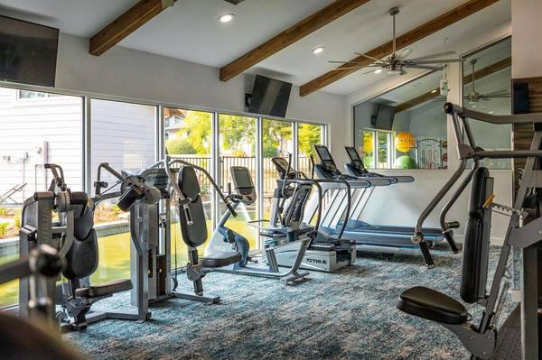 $1,424 / 1br - 598ft2 - Casa Club, Electrodomésticos de Acero Inoxidable, Área de Lavado de Autos, Balcón o Patio (Tualatin)63831252308867122