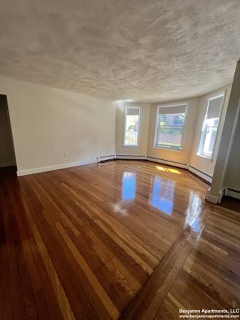 $3,125 / 2br - NO FEE. Brookline 2 bed with Parking for rent.63810039920641124