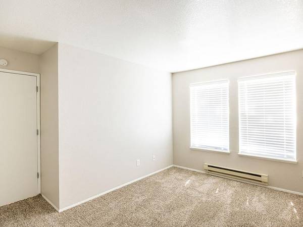 $1,799 / 2br - 975ft2 - Wheelchair Accessible, Fireplace, Playground, Additional Storage (Cascade Park)64038886828290124