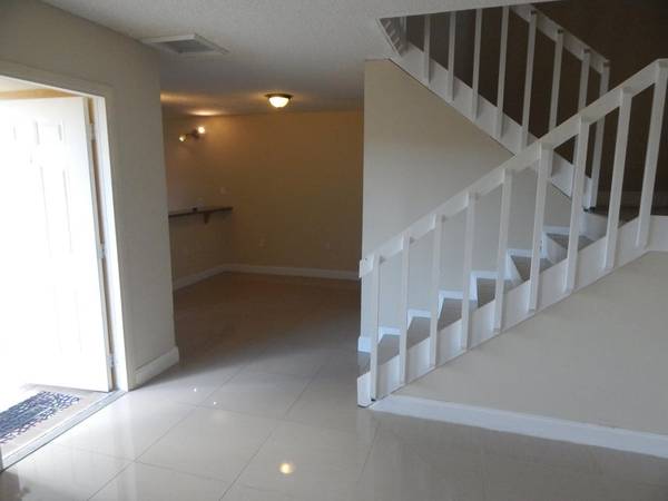 $250,000 / 2br - 2 bedroom, 2 1/2 bathrooms Townhouse in West Palm Beach, Florida (West Palm Beach, Florida)63995824000386123