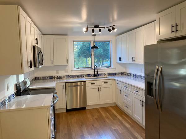 $3000.00 / 3br - 1200ft2 - FARMHOUSE, 4 acres, on river in Barnardsville64029206202115124