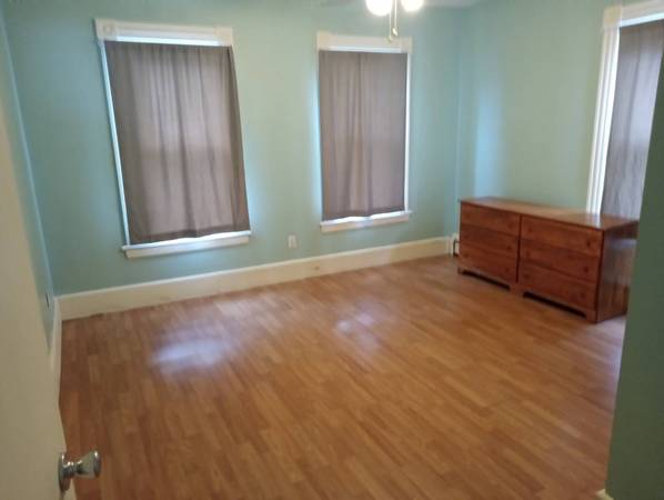 $950 / 1br - Beautiful room share in Marlborough-free parking, free laundry (Marlborough)63809989291651121