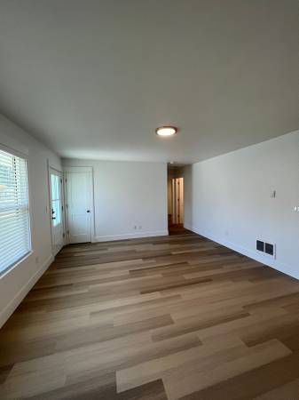 $1,795 / 2br - ¡Hermoso de 2 habitaciones! Estacionamiento asignado, patio, lavadora/secadora y mascotas bienvenidas! (Milwaukie)63831328053763122