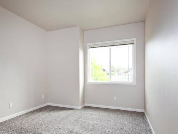 $1,880 / 2br - 1094ft2 - Built-in desk in kitchen, Close to Hanford, Bechtel, Umatilla, PNNL (Kennewick)63686635058179123