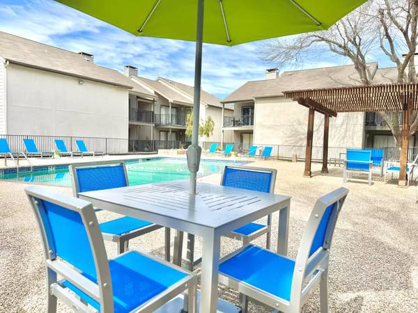 $1,225 / 2br - 1012ft2 - Abundant space in your new 2 bed 2 bath, along with washer and dryer (Dallas)63796477205377124