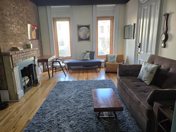 $2,750 / 1br - 780ft2 - Lincoln Park/DePaul 1 Block to Fullerton L- Hdwd, Granite, Sunny (DePaul/Lincoln Park)63959876709762121