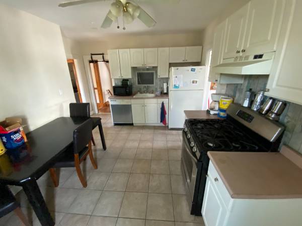 $1,200 / 4br - (Utilities Included) 2 BR for rent in 4BR/2BA/2 floor Apt (Quincy Center)63869887689601123