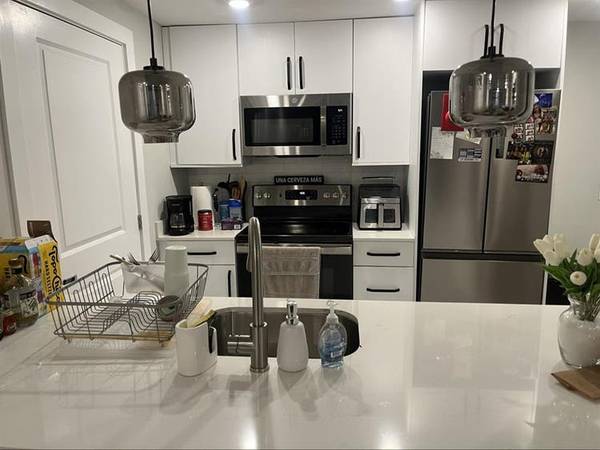 $500 / 2br - Private room and bathroom. (North 7th Street, Philadelphia, PA)64046036100738121