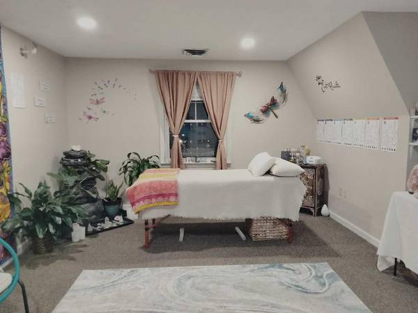 $395 / 200ft2 - Office Space/ Massage Room (Nashua)63931657888642120