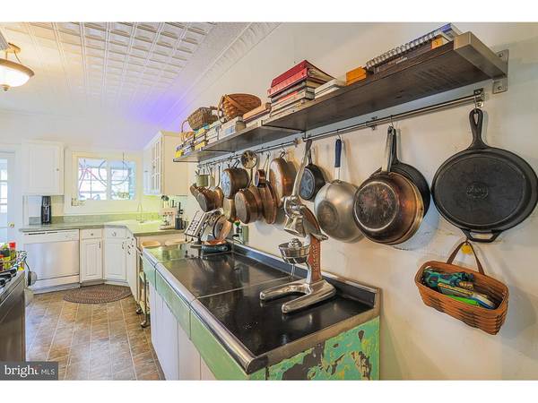 $2,200 / 2br - 1478ft2 - 1478sf 2Br/2Bth Baltimore Home w/ Pkg & Den Nr Hopkins & I-83 (Hampden ""||"" 10 Mins Walk To The Avenue, I-83, & Parks)63694798879491121