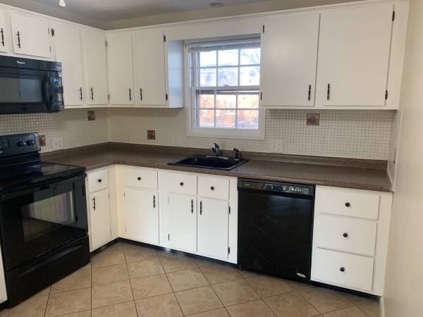 $2,200 / 2br - 798ft2 - Two bedroom $2,200.00 per month - move in ready (Methuen)63817562601217121