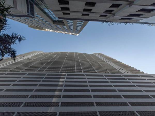 $2,750 / 425ft2 - Chic Studio with City & Bay Views in Brickell (Brickell)64051003279106121