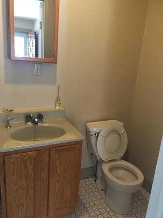 $1,200 / 2br - 650ft2 - old north end duplex (colorado springs)63686921160707121