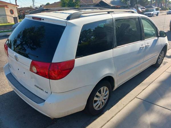 2009 Toyota Sienna - $5,88063476603256577123