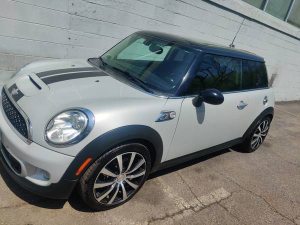 2012 MINI Hardtop Cooper S Hatchback 2D - $4,500 (Hyde Park)63469914063489121