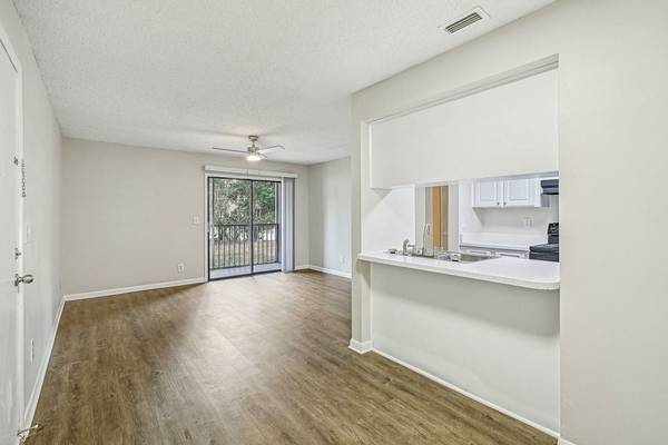 $1,575 / 2br - 950ft2 - Business Center, Bark Park with Agility Course, 2 Bed (26675 Players Cir, Lutz, FL)63976137730050123