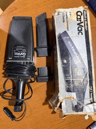 Black and Decker  car vac 12 volt 1