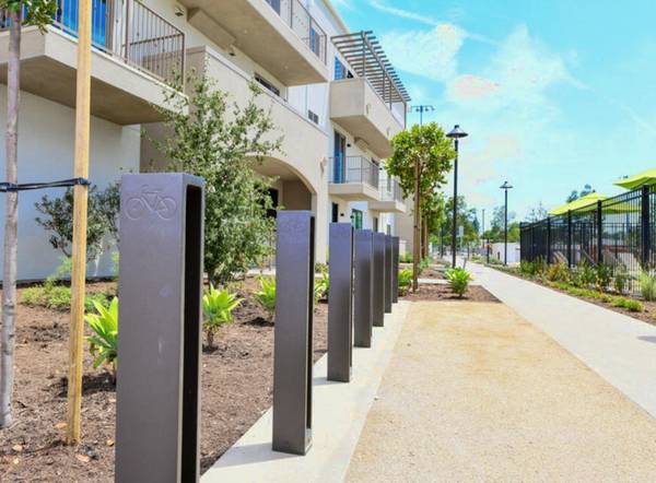 $2,595 / 1br - Vista 1B Totalmente Reformado - Microondas, Barbacoa Comunitaria al Aire Libre y Más (Vista)63847865623297123