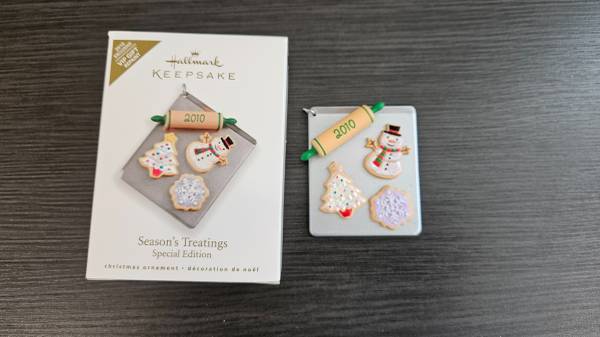 Hallmark 2010 "Season's Treatings" Special Edition Christmas Ornament 1