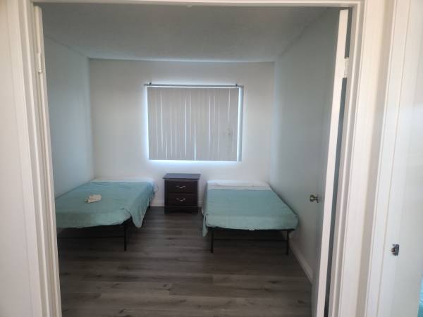 $1,100 / 5br - Hogar masculino sobrio de convivencia (San Diego)64037223745794124