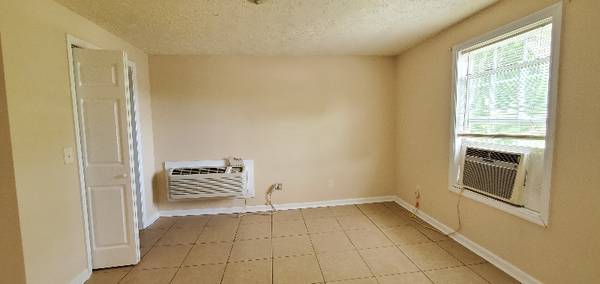 $800.00 / 1br - 650ft2 - 1 Bed/1 Bath upstairs apartment in Columbia63680356216833123