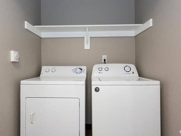 $1,750 / 2br - 938ft2 - NEWLY Renovated 2 Bedroom Apartments! Look & Lease Now!63956503162242122