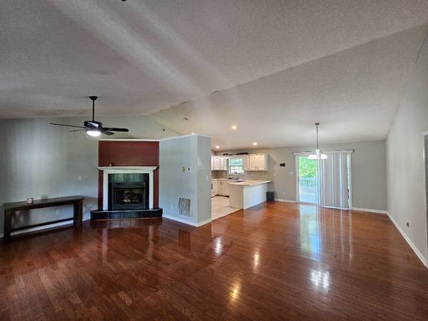$2500.00 / 3br - 1604ft2 - Duplicate of Charming 3 Bed/2 Bath Single Family Home in Asheville - $64029210371586121