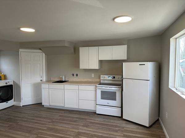 $1300.00 / 1br - Located in a quiet west Anchorage neighborhood. All utilities covered63991792178179120