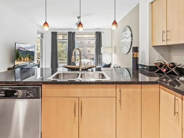 $2,151 / 464ft2 - Stainless Steel Appliances, Built-in Desks, Zen Garden, Bark Park63884894120449122