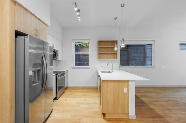 $3,500 / 2br - Pet Friendly, Bike storage, More! Find It All Here @ Stark St Lofts! (SE Portland, Laurelhurst, Buckman)63672601276417121