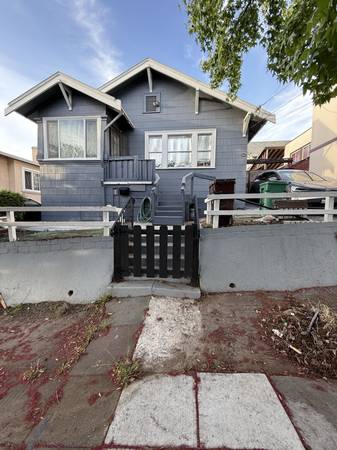 $3500.00 / 3br - 1282ft2 - Estilo Urbano se Encuentra con la Comodidad en 4630 Melrose Ave, Oakland, CA!63888989852035120