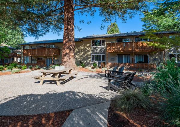 $1,545 / 2br - COME TOUR! 50% OFF 1 MO + Enjoy Fanno Creek Trail - Near Downtown (Beaverton)63845979345025124