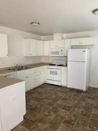 $1,150 / 2br - 700ft2 - 1905 East St 10 | 2 Bed 1 Bath (Redding)63972384092162124