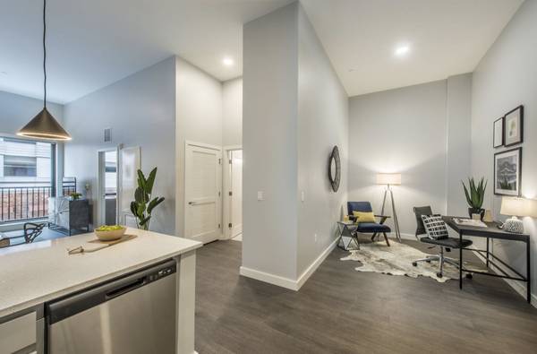 $2,120 / 1br - 726ft2 - Lavadora y Secadora en Casa, Ubicación Ideal en Lowell, Casilleros Amazon (Lowell)63699276407171121
