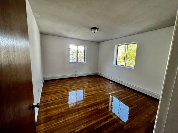 $2,600 / 2br - Jamaica Plain 2 Bed/1 Bath | Cats & Small Dogs | Near Green Street (Jamaica Plain)63614178474627123