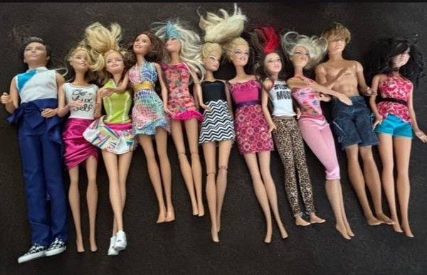 BARBIES / KEN BUNDLE 1