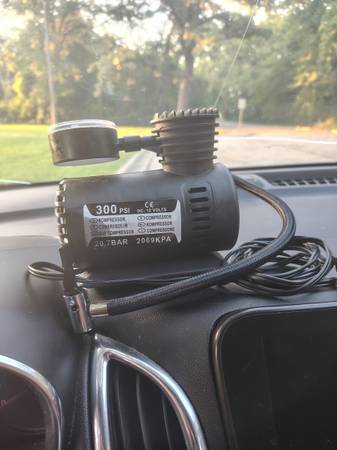 Electric tire inflator for automobile (Swope Soccer Park)63903227873155120